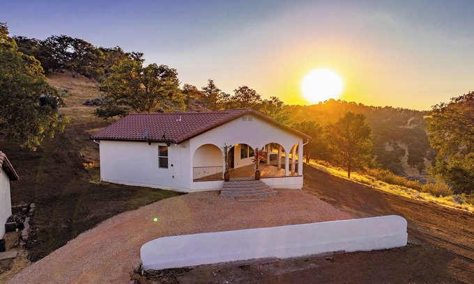 Tehachapi Casa | Beautiful Hacienda style home! 4bed 2bath