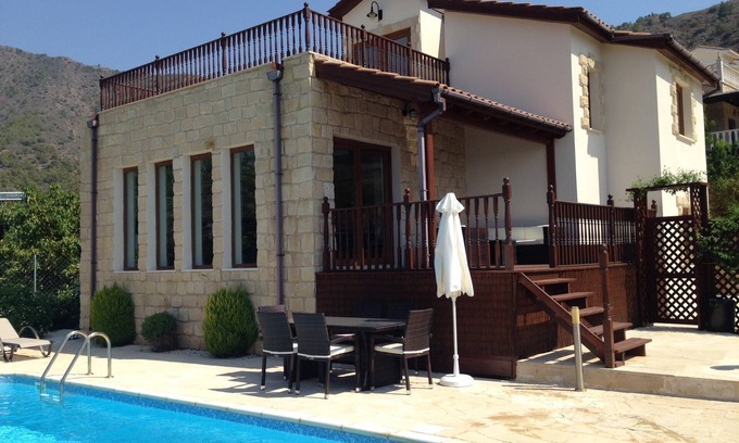 Pachyammos Villa | HERMOSA VISTA PUERTO DE VILLA - Independiente 3 CAMA EN 3 PLANTAS - POMOS