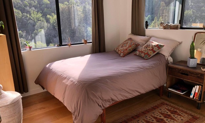 Fairfax Casa | Hermosa propiedad en la ladera con vista al cañón