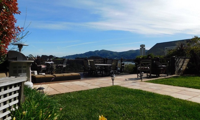 Strawberry Casa | Hermosa casa en la colina con impresionantes vistas hacia la bahía y San Francisco
