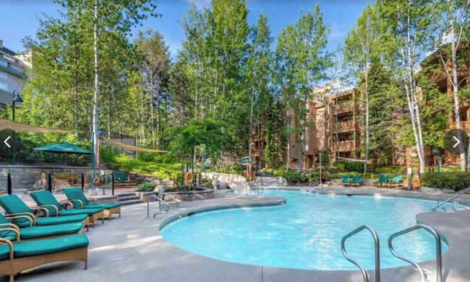Upper Village Complejo | Beautiful Hilton Grand Vacations Club in Whistler!