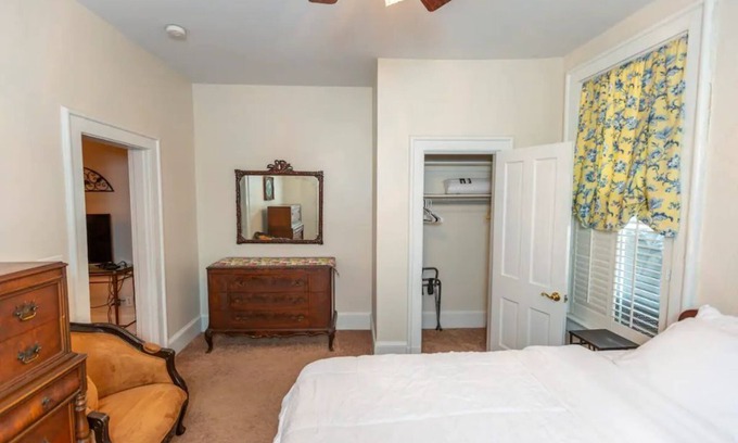 Glendale Apartamento | Beautiful Historic Glendale1/1 Suite by Park w/Parking and Wi-fi Suite # 2