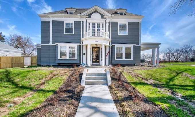 Hamilton Casa | Beautiful Historic Henry Jacoby Residence