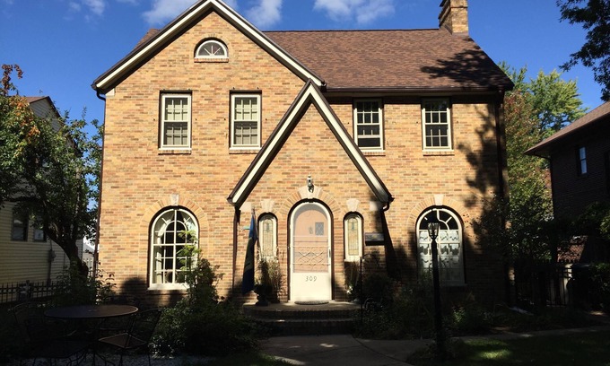 Harters Heights Casa | Hermoso, hogar histórico junto al campus - que fue propiedad de Moose Krause!