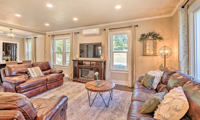Mineral Casa | Beautiful Historic Home, Walk to Mineral Lake
