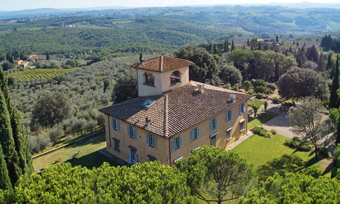 Chiesanuova Villa | Raíces históricas Hermosa Con Pista de tenis y piscina a pocos minutos de Florencia