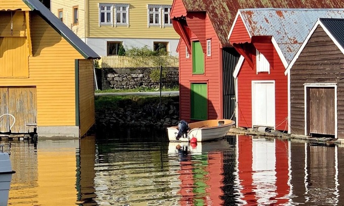 Sund Casa | Beautiful historic Norwegian house in picturesque fishing village.