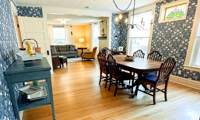 Ottawa Casa | Beautiful historical home-to bring you peace and tranquility during your stay.