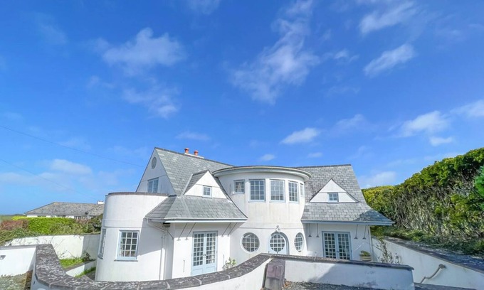 Constantine Bay Cabaña | Beautiful holiday home in Constantine Bay, short walk to the beach and golf club