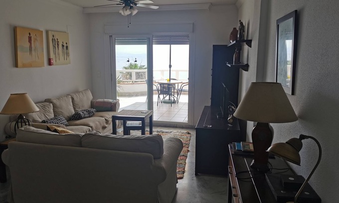 Almuñécar Apartamento | Precioso apartamento en planta baja con jardín, gran balcón y piscina compartida