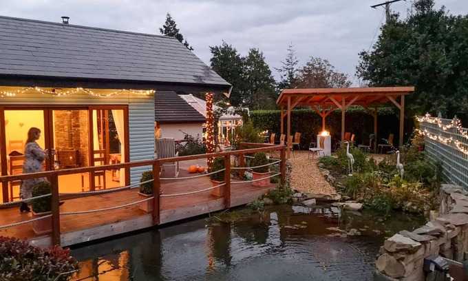 Downpatrick Apartamento | Beautiful holiday home close to Strangford Lough with fabulous private hot tub.