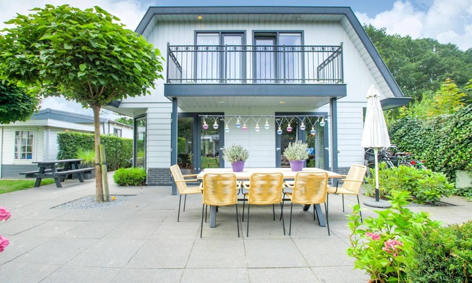 Kaatsheuvel Casa | Beautiful holiday home with wellness