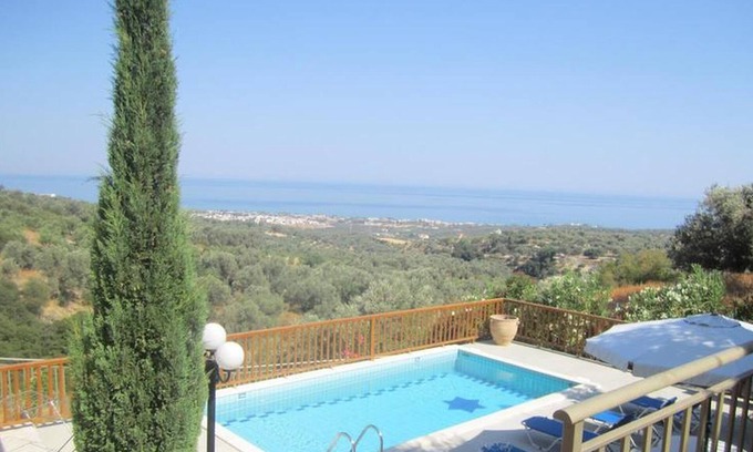 Adele Villa | Hermosa casa de vacaciones para 10 personas, con piscina