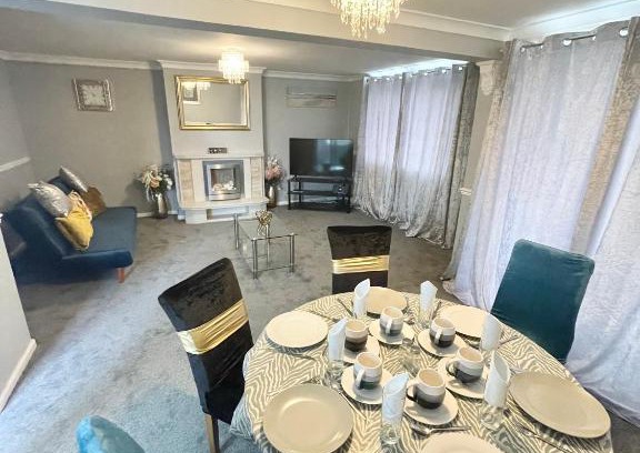 Graig Apartamento | Beautiful Holiday Home In Near Newport City Centre, Laurel Road - Can Sleeps up to 7