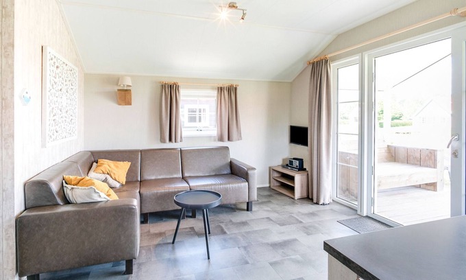 Bant Chalet De Esquí | Casa de vacaciones con terraza y embarcadero