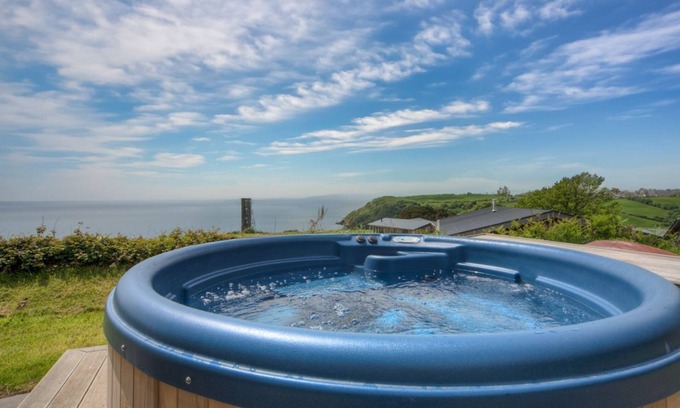 Talland Casa | Hermosa casa de vacaciones con jacuzzi, a pocos pasos de la playa de Talland ...