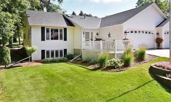 Faribault Casa | Beautiful home 1 minute from Shattuck St. Mary's school!