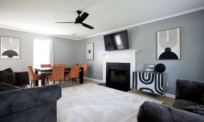 Irmo Casa | Beautiful home 2 Miles from Harbison Blvd- 5 mins from Lake Murray! Pet-Friendly