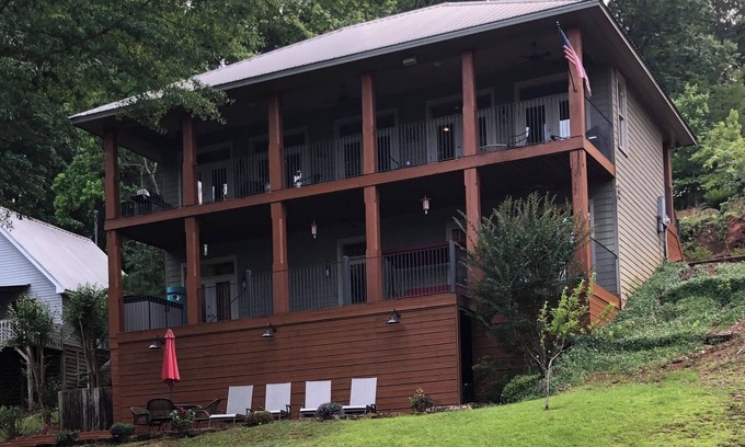 Dadeville Casa | Hermosa casa 3HAB / 2. 5B en silencio silencioso. Excelente ubicación para los juegos de Auburn.
