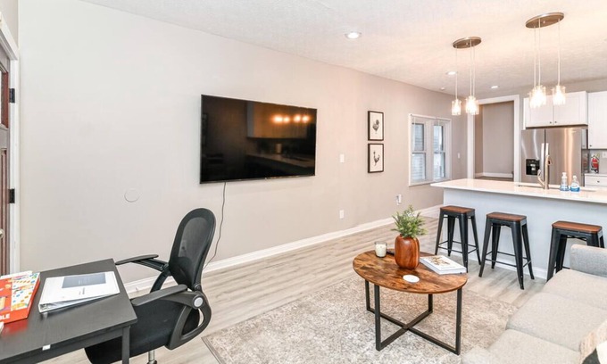 Babe Denny Casa | Beautiful Home 5 Minutes from Downtown Indy and Colts Stadium!!