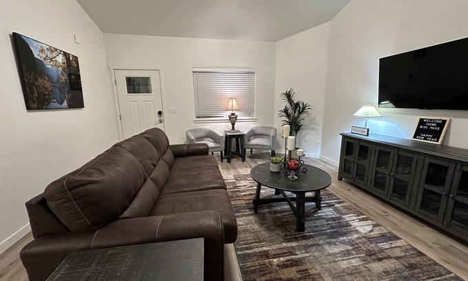 Montrose Casa | Beautiful Home Close to River Parks , Airport & Downtown. Pet-Friendly!