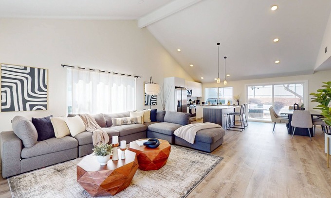 Bay Ho Casa | Beautiful home- close to downtown & beach w/hot tub