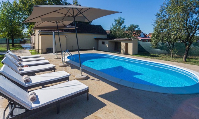 Donji Andrijevci Casa | Hermosa casa en Donji Andrijevci