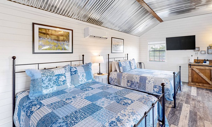 Fredericksburg Cabaña | Beautiful Home in Texas Hill Country Close to Fredericksburg w/Central AC, WiFi