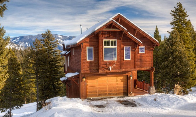 Antler Ridge Casa | Excelente ubicación entre Big Sky Resort y la ciudad.