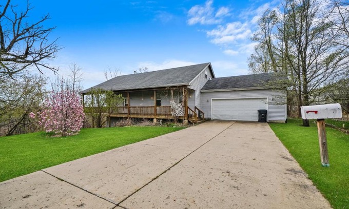 Waukegan Casa | Beautiful home in Beach Park IL