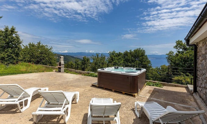 Opatija Casa | Beautiful home in Dobrec with kitchen