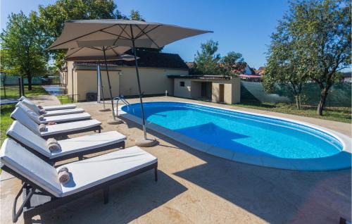 Donji Andrijevci Casa | Beautiful Home In Donji Andrijevci