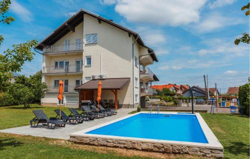 Dugo Selo Casa | Beautiful Home In Dugo Selo With Wifi