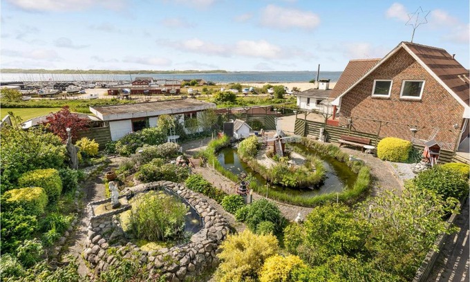 Hvalpsund Casa | Beautiful Home In Farsø With House A Panoramic View