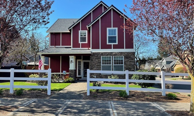 Oregon City Casa | Beautiful home in great neighborhood