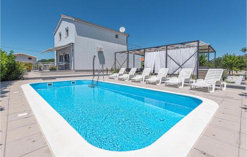 Drnis Casa | Beautiful Home In Kaocine With Kitchen