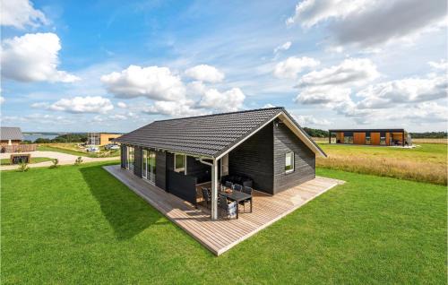 Hjarbæk Casa | Beautiful Home In Løgstrup With Kitchen