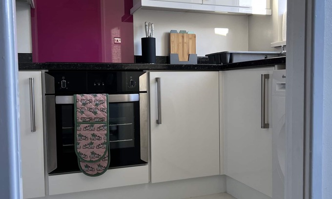Wigan Casa | Beautiful home in peaceful neighbourhood with great amenities around
