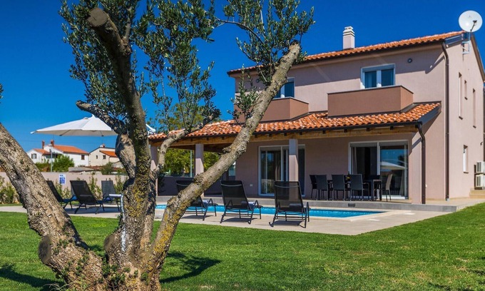 Sikici Casa | Hermosa casa en Pula