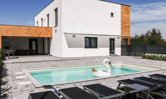 Andrijasevci Casa | Hermosa casa en Rokovci con sauna