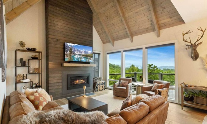 Lenoir Casa | Beautiful Home in the Blue Ridge Mountains