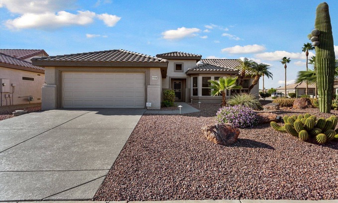 Surprise Casa | BEAUTIFUL HOME IN THE GRAND WITH POOL HEATED POOL AND GOLF COURSE VIEWS!