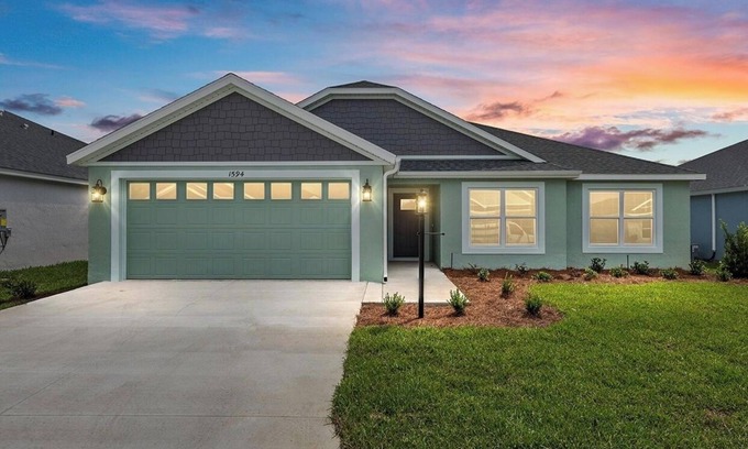 Okahumpka Casa | Beautiful Home in The Village FL near Sawgrass Grove.
