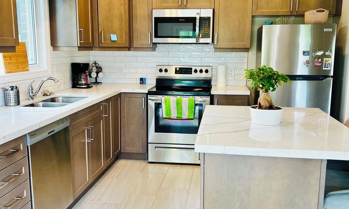 Thorold Casa | Beautiful Home just 15 minutes from Niagara Falls and amenities !!
