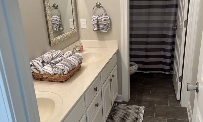 Winterville Casa | Beautiful home located in a Amazing Neighborhood! large fenced in back yard!