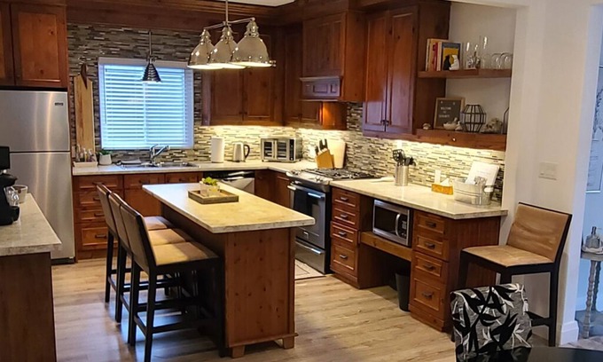 Collingwood Casa | Beautiful home, minutes away from Blue Mountain, Collingwood waterfront,and more