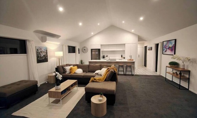 Woolston Casa | Beautiful home near everything!