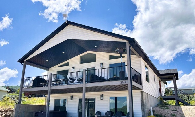 Sweetwater Casa | Beautiful Home Near Bear Lake Golf Course! Hot Tub & Pool Table! Ideal Beach Resort Access Included!