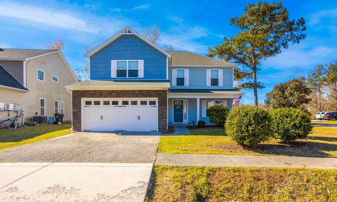 Myrtle Grove Casa | Beautiful home near the coast with a large yard, grill, W/D, and AC