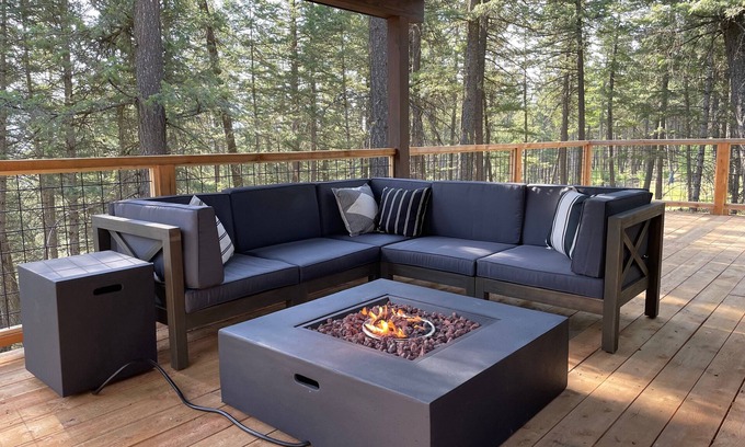 Flathead County Casa | Beautiful home on 4 acres, dedicated workspace, minutes to downtown Whitefish, 30-day minimum